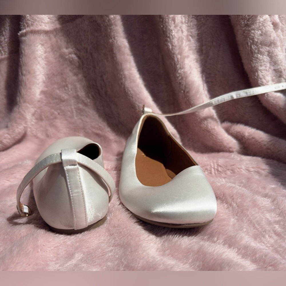 White Suede Flats | Girls 6 | Thanksgiving dinner & Christmas Day Ready - Picture 3 of 4